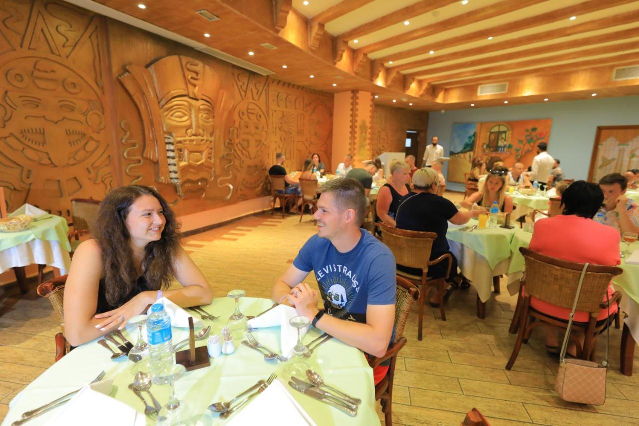 Titanic Palace Families And Couples Only Χουργκάντα Εξωτερικό φωτογραφία The dining room at the hotel