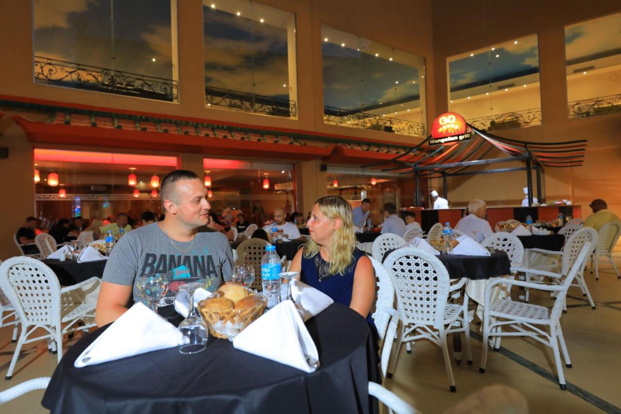Titanic Palace Families And Couples Only Χουργκάντα Εξωτερικό φωτογραφία The interior of the restaurant