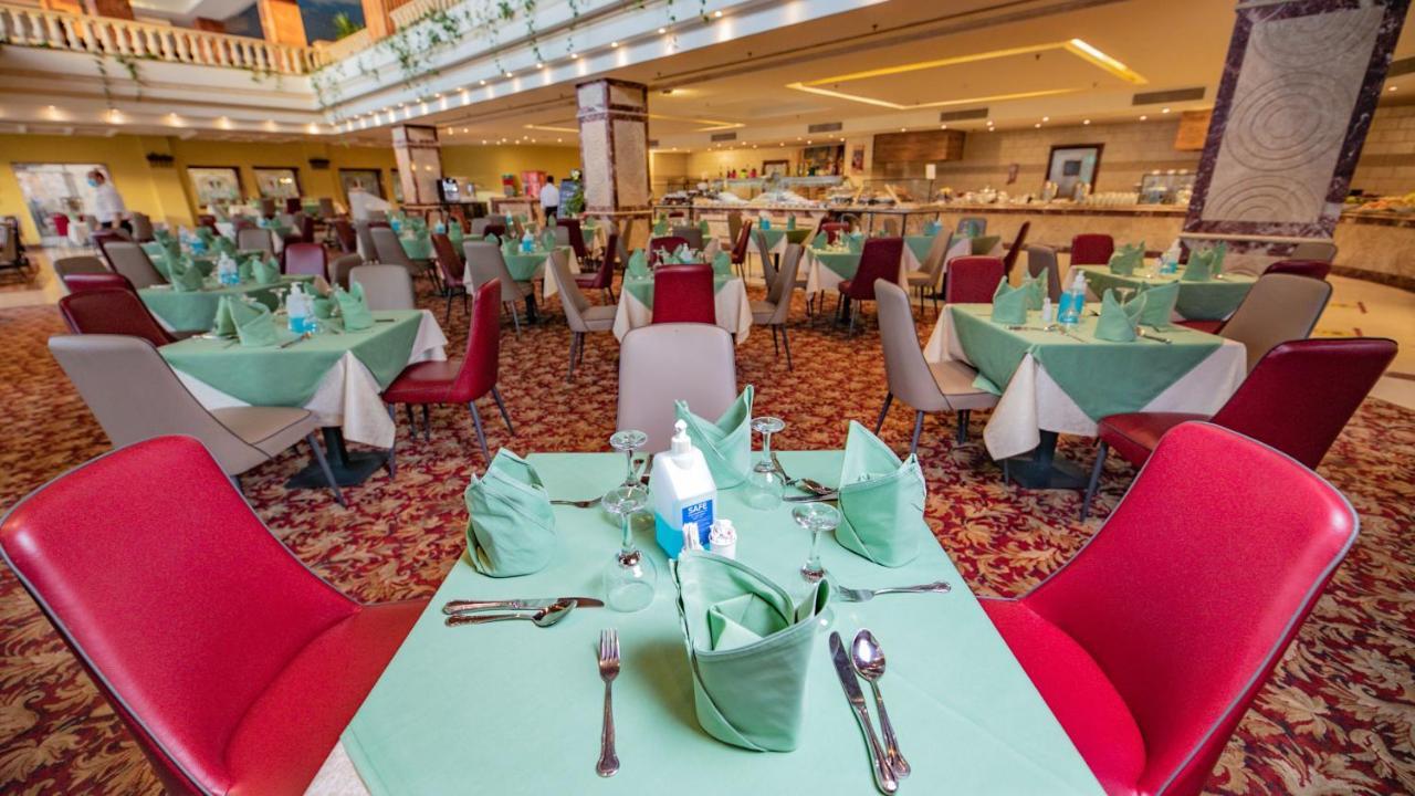 Titanic Palace Families And Couples Only Χουργκάντα Εξωτερικό φωτογραφία The restaurant