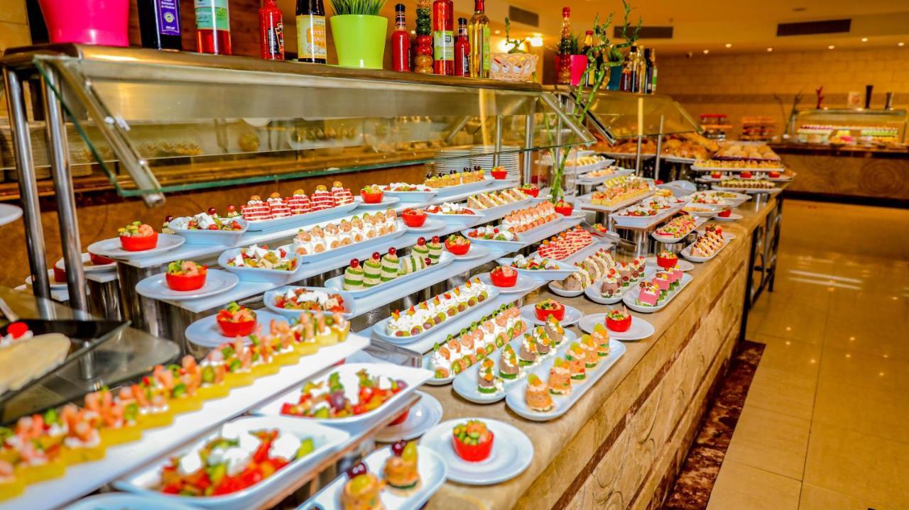 Titanic Palace Families And Couples Only Χουργκάντα Εξωτερικό φωτογραφία A buffet at a hotel