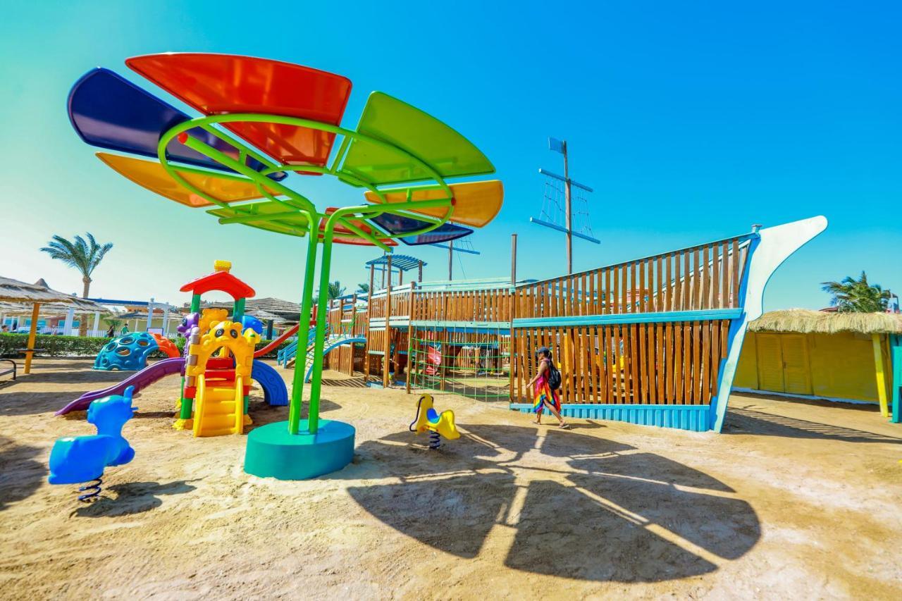 Titanic Palace Families And Couples Only Χουργκάντα Εξωτερικό φωτογραφία Playground at the resort