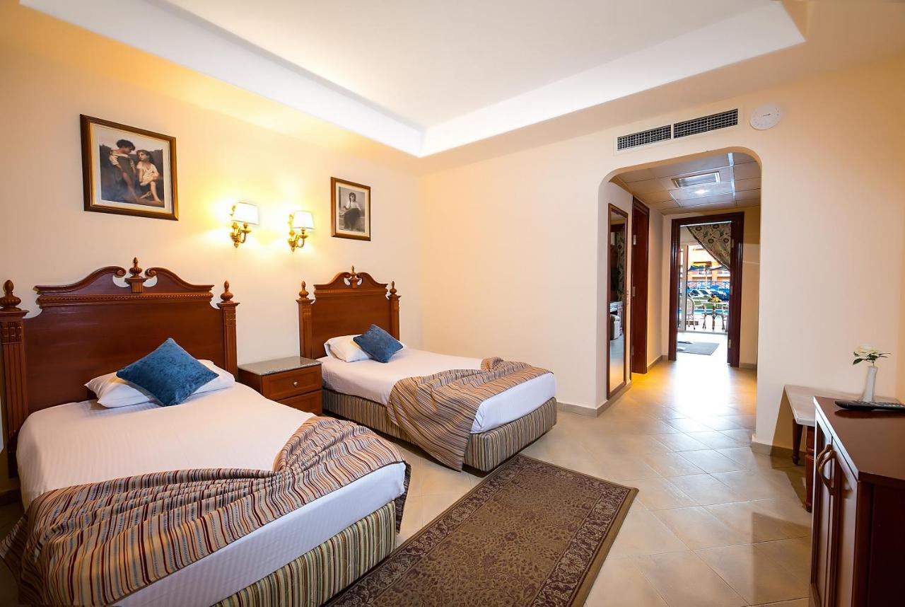 Titanic Palace Families And Couples Only Χουργκάντα Εξωτερικό φωτογραφία A room at the hotel